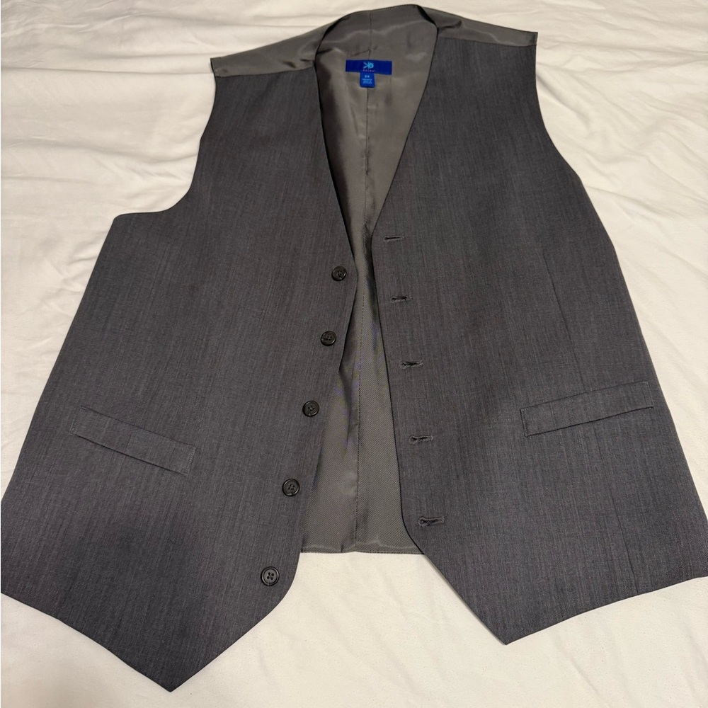 Egara Men’s gray vest. Size 2X.